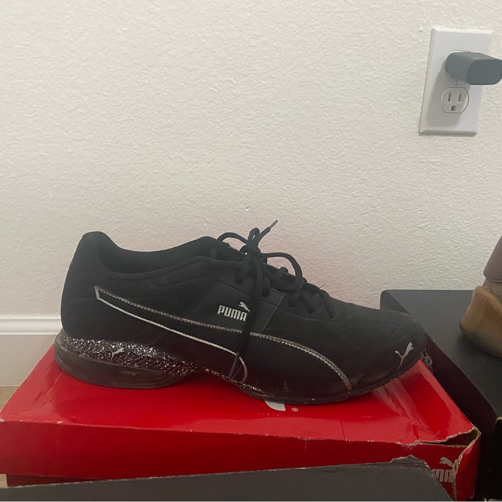 Coach Hoodie, Coach Polo, Jordan Flights, Jordan 10s, Puma, Coach Tennis Shoes - Picture 3 of 12